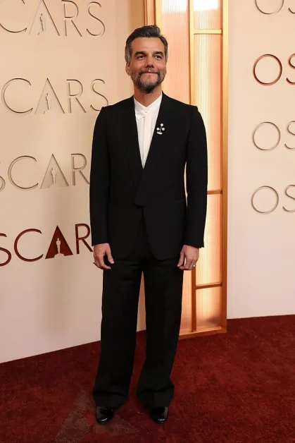 Wagner Moura no tapete vermelho do Teatro Dolby, no Oscar 2026 • Getty Images